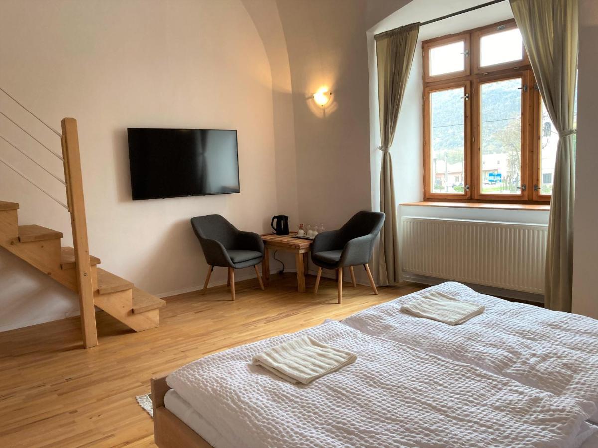 Bed & Breakfast Hugo Plesivec Экстерьер фото