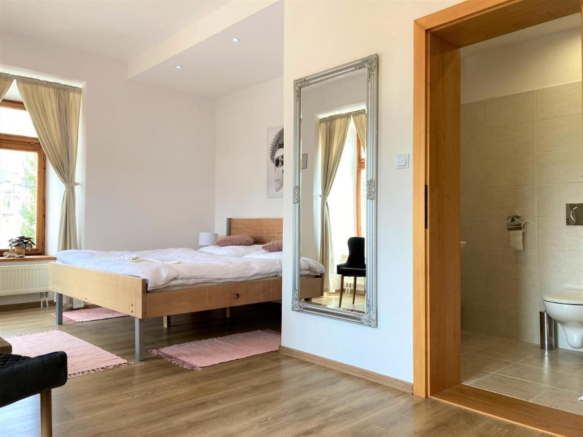 Bed & Breakfast Hugo Plesivec Экстерьер фото