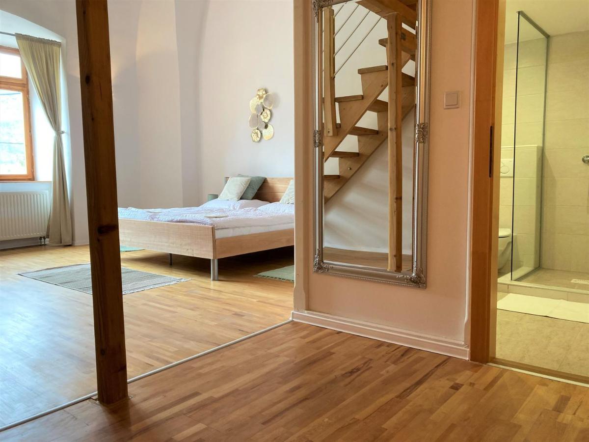 Bed & Breakfast Hugo Plesivec Экстерьер фото