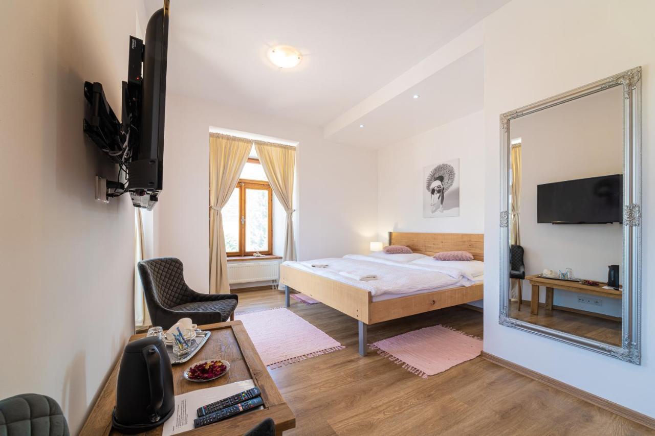 Bed & Breakfast Hugo Plesivec Экстерьер фото