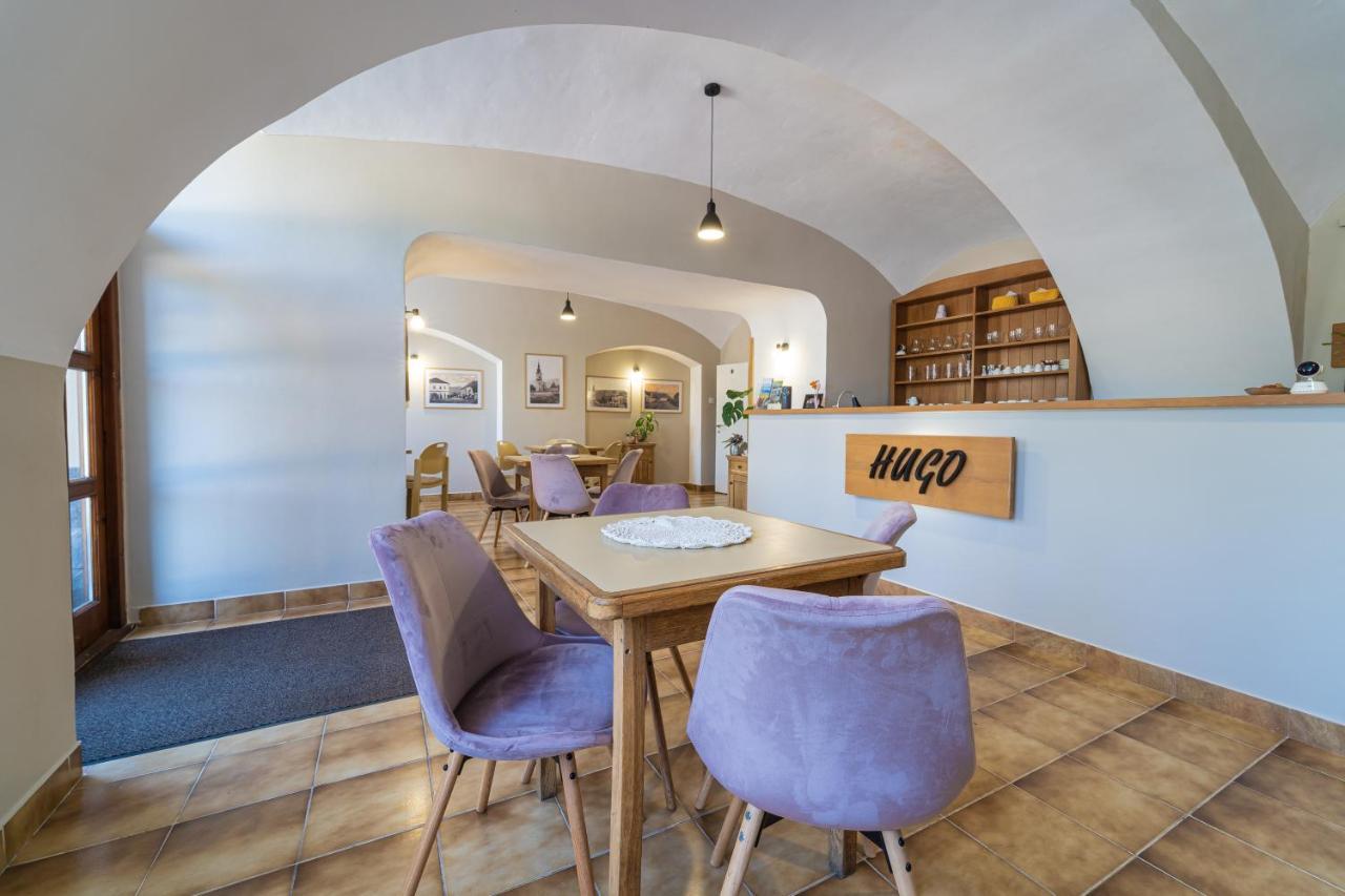 Bed & Breakfast Hugo Plesivec Экстерьер фото