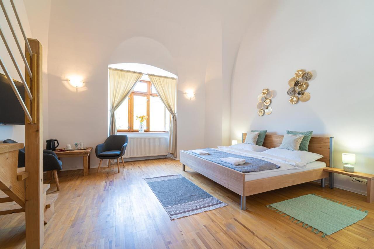 Bed & Breakfast Hugo Plesivec Экстерьер фото