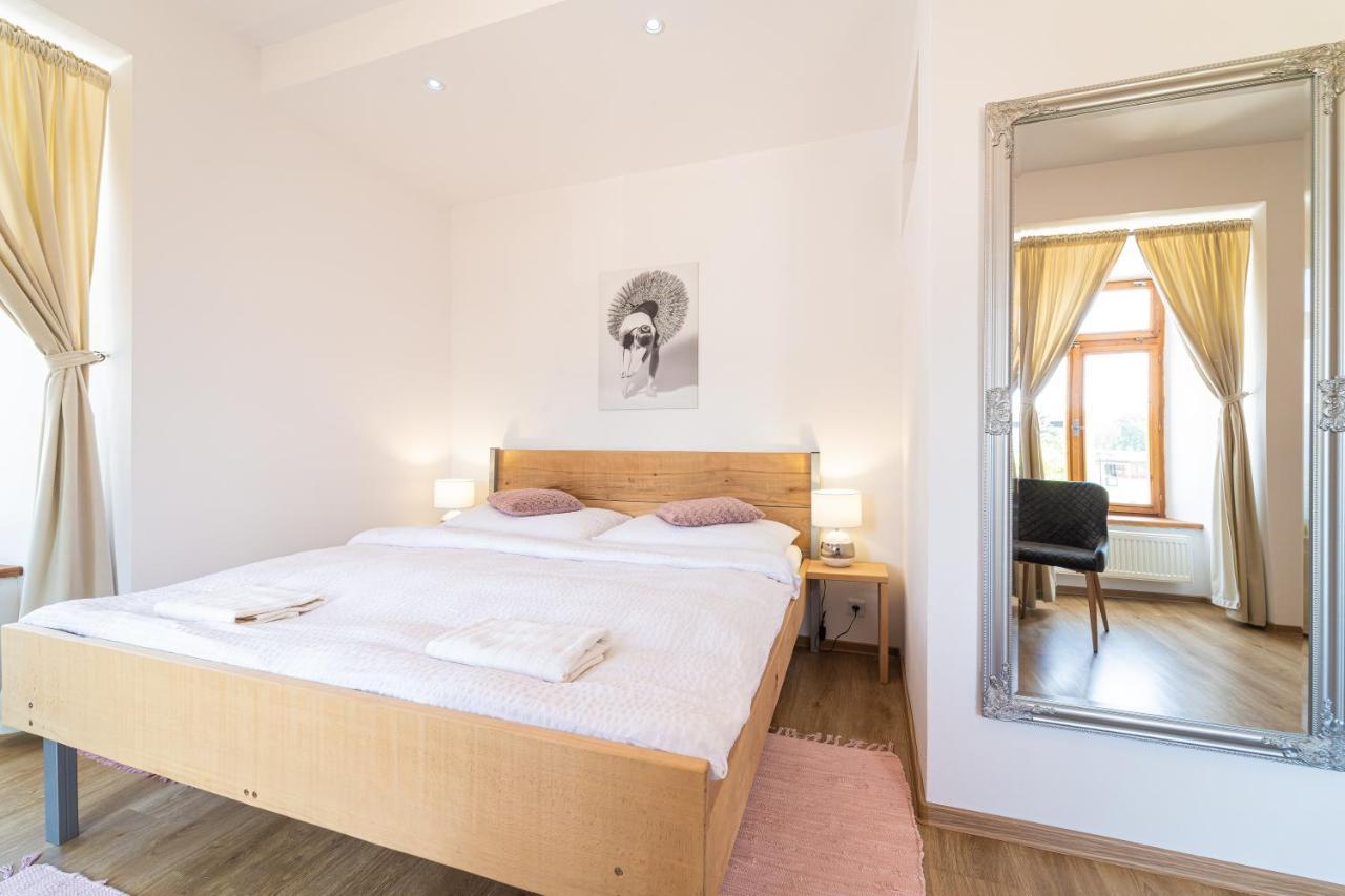 Bed & Breakfast Hugo Plesivec Экстерьер фото