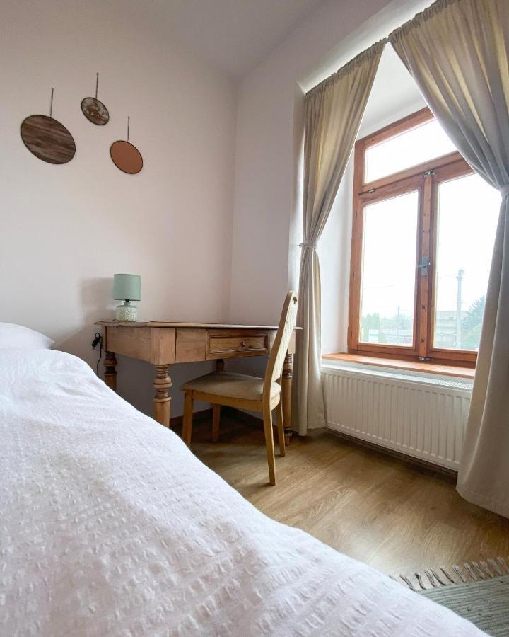 Bed & Breakfast Hugo Plesivec Экстерьер фото