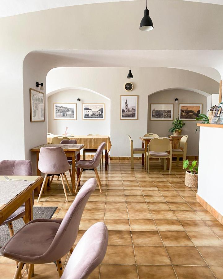 Bed & Breakfast Hugo Plesivec Экстерьер фото