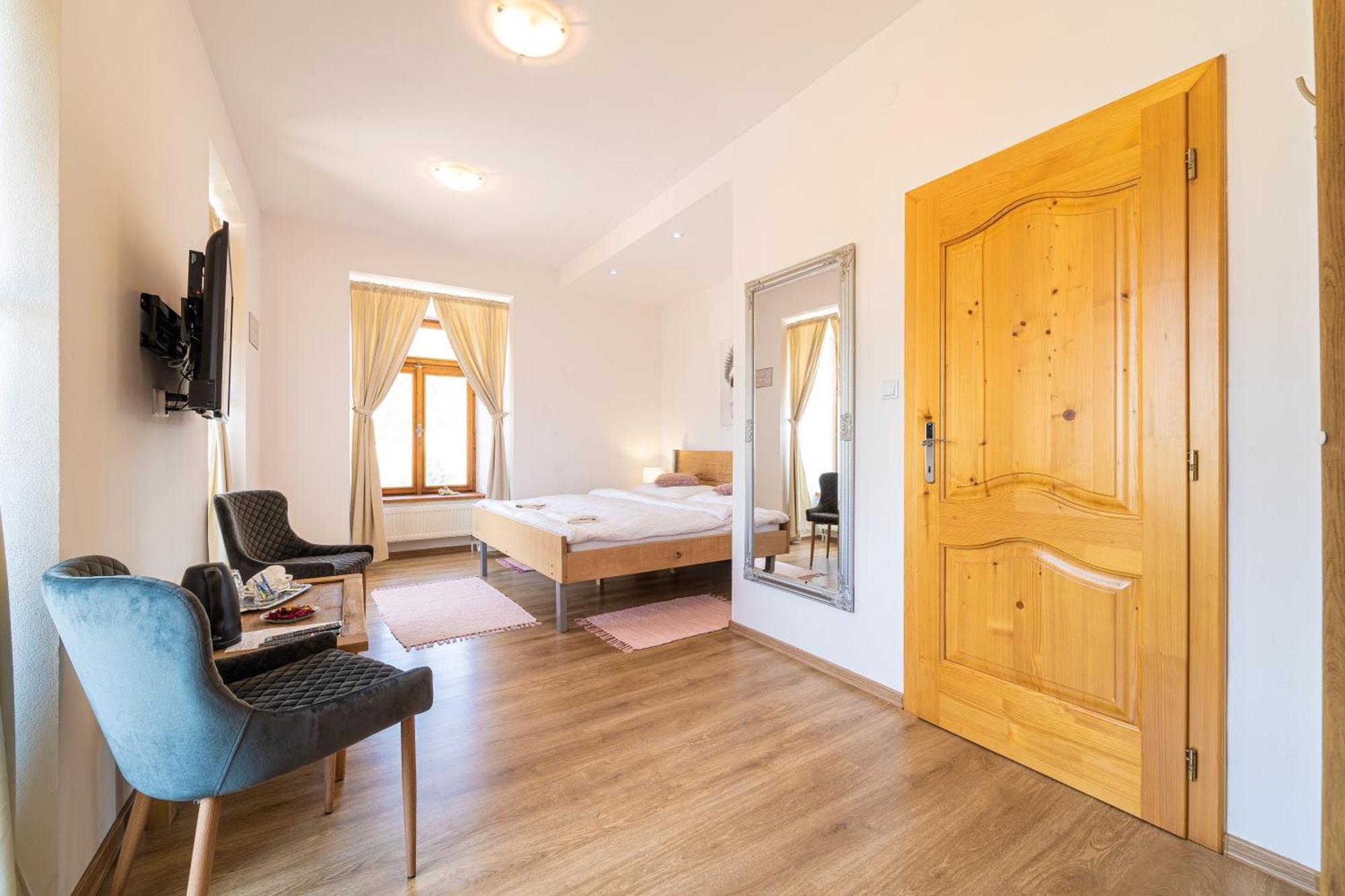 Bed & Breakfast Hugo Plesivec Экстерьер фото