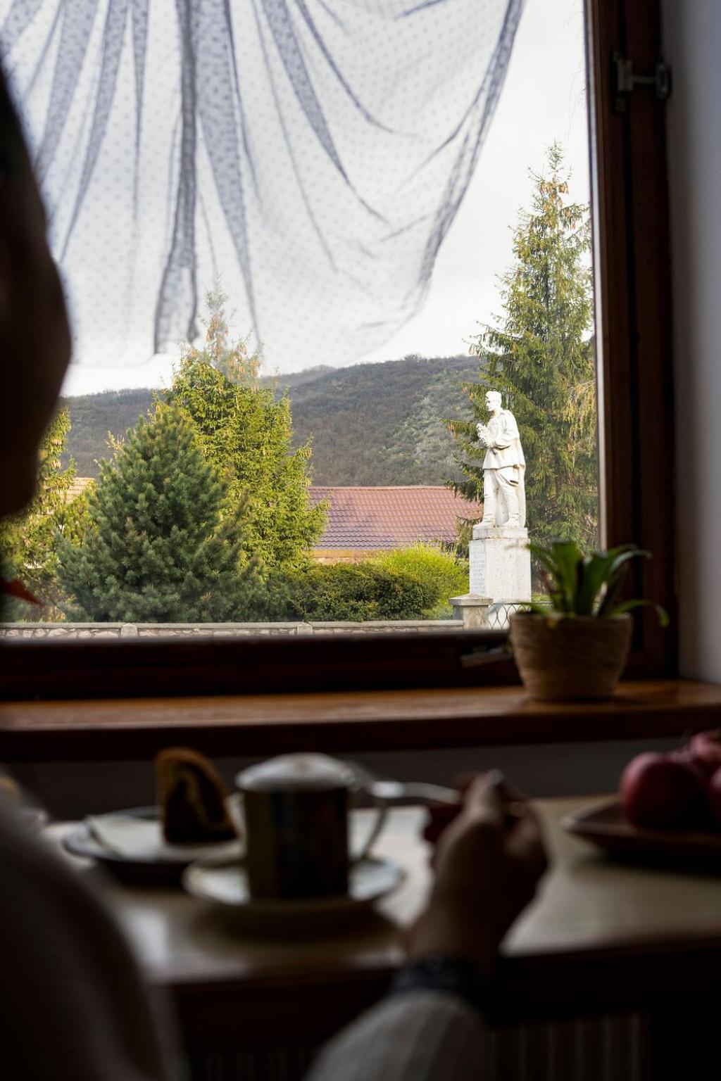 Bed & Breakfast Hugo Plesivec Экстерьер фото