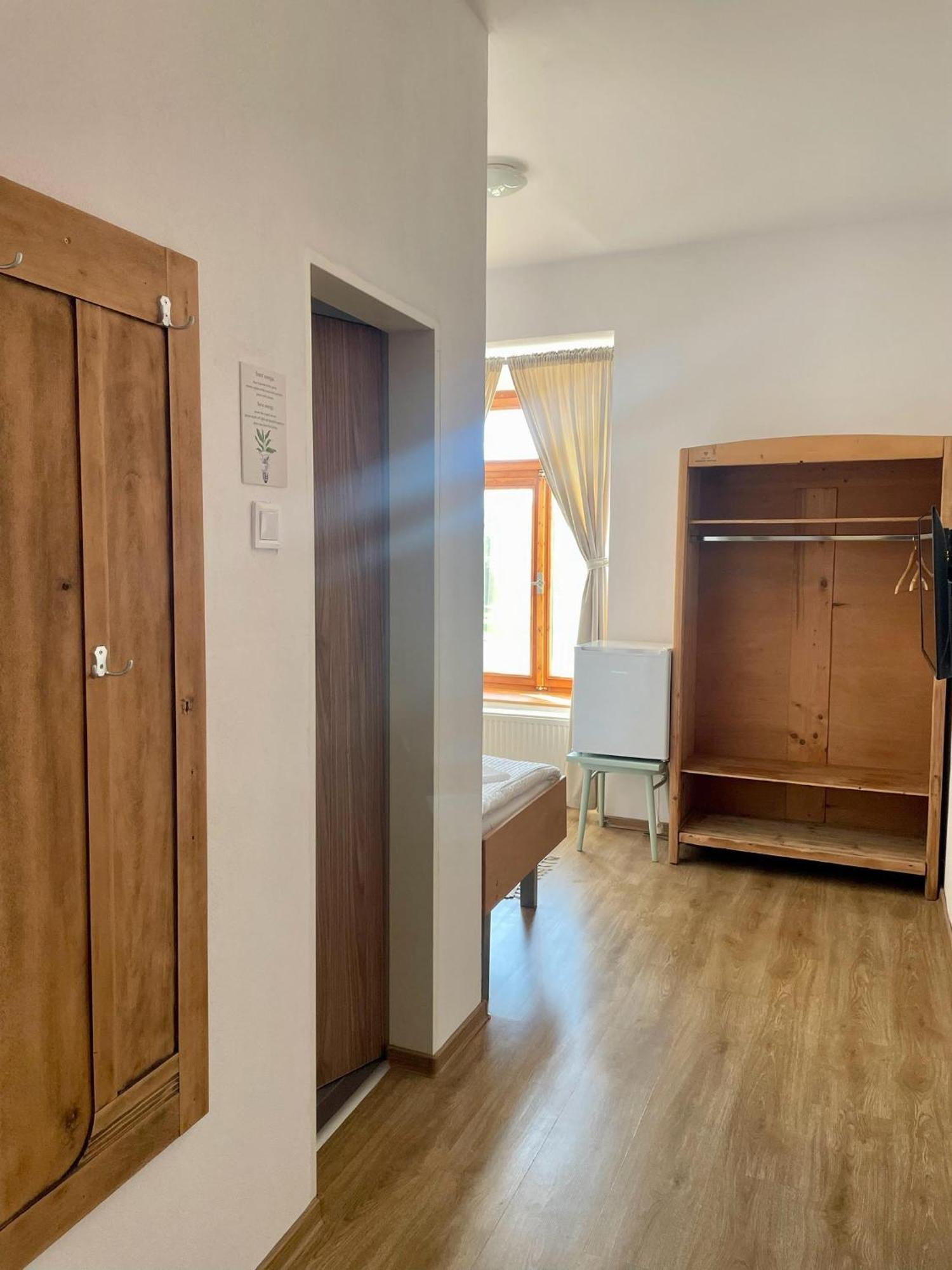 Bed & Breakfast Hugo Plesivec Экстерьер фото