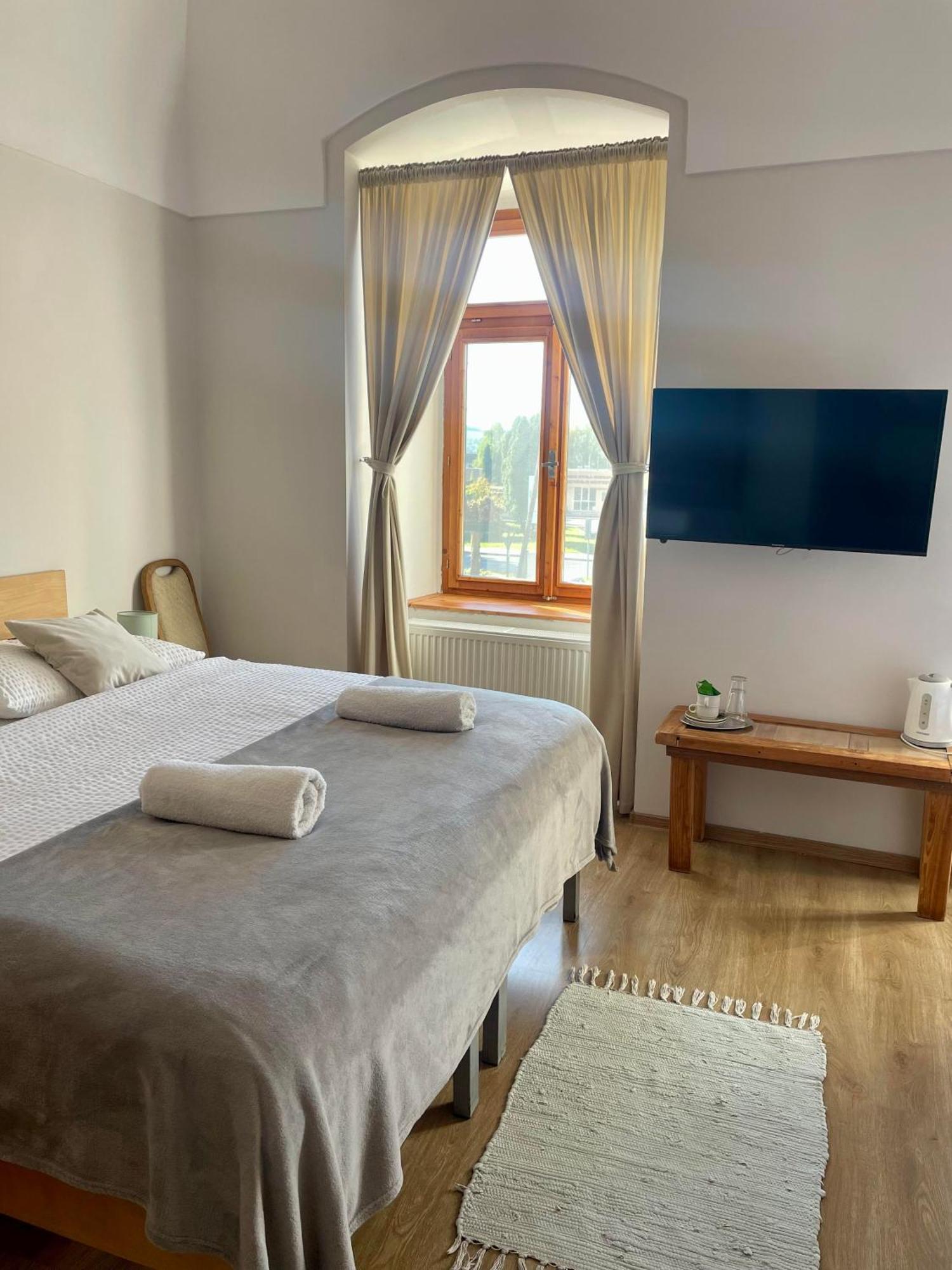 Bed & Breakfast Hugo Plesivec Экстерьер фото