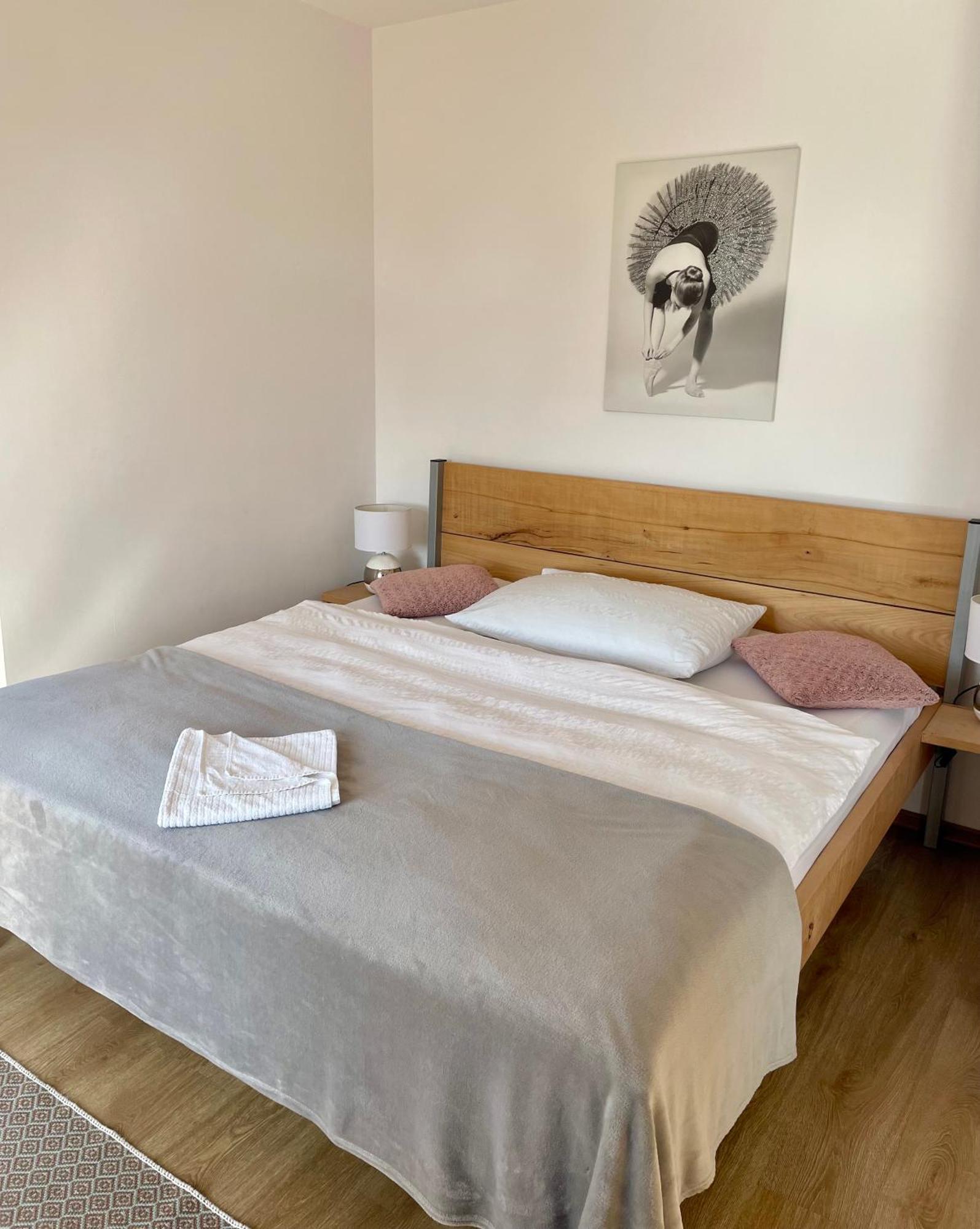 Bed & Breakfast Hugo Plesivec Экстерьер фото
