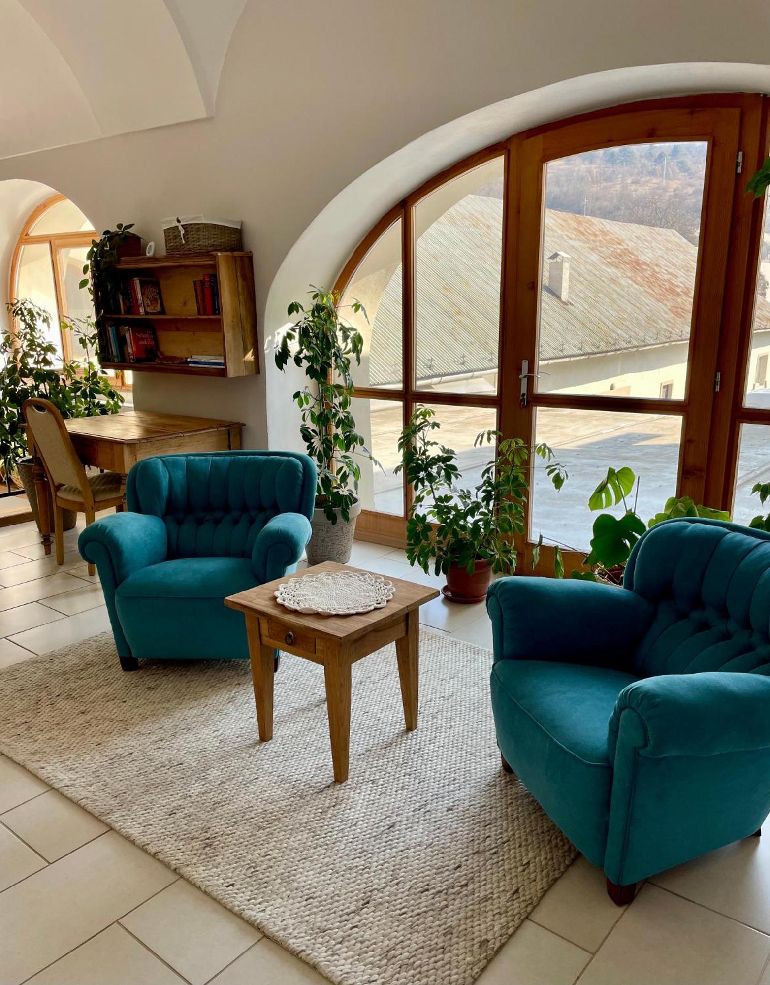 Bed & Breakfast Hugo Plesivec Экстерьер фото