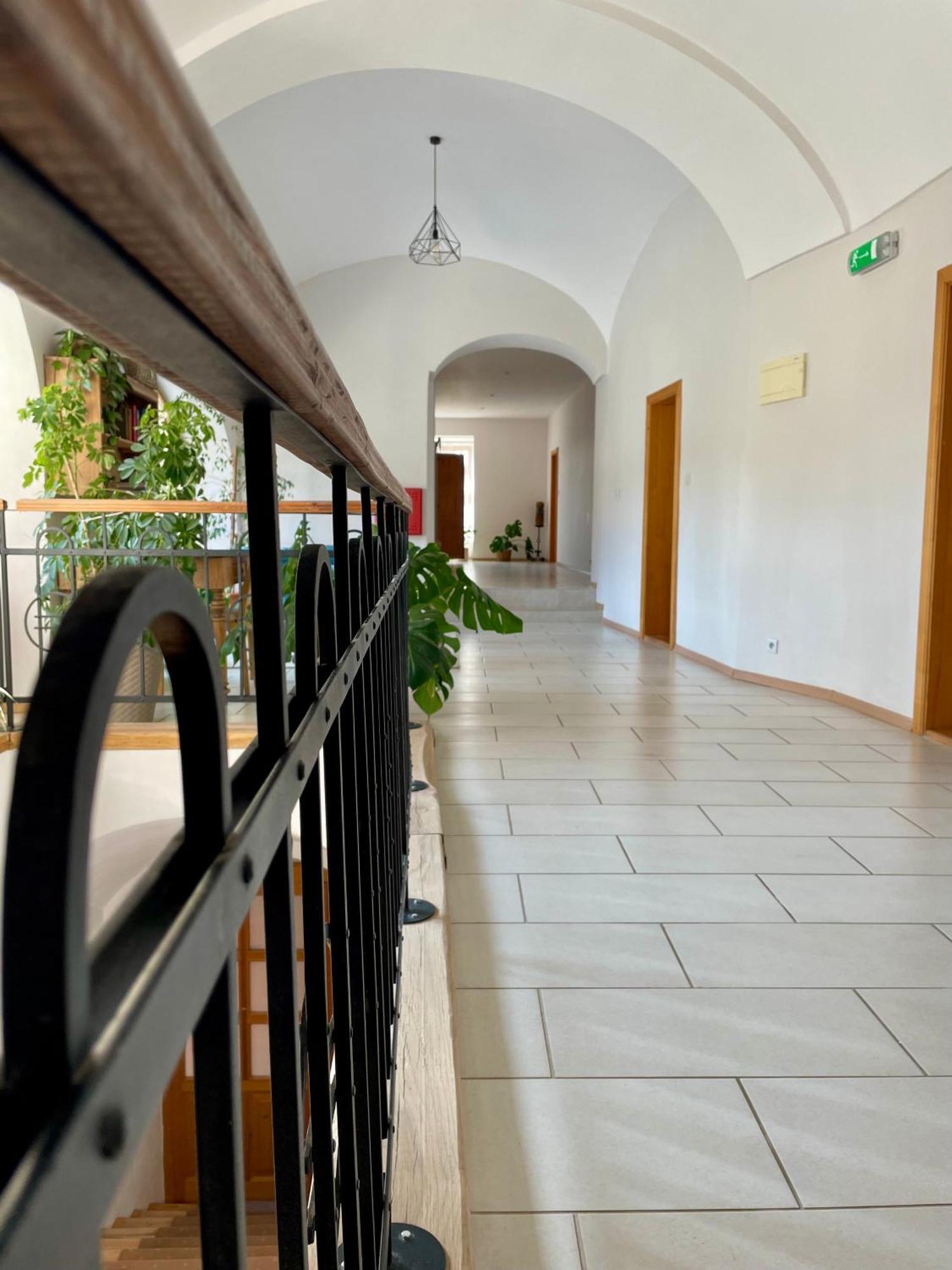 Bed & Breakfast Hugo Plesivec Экстерьер фото